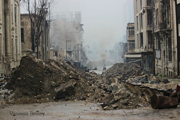 Praça principal na antiga cidade de Aleppo oriental, libertada um dia antes pelo exército sírio - Sputnik Brasil