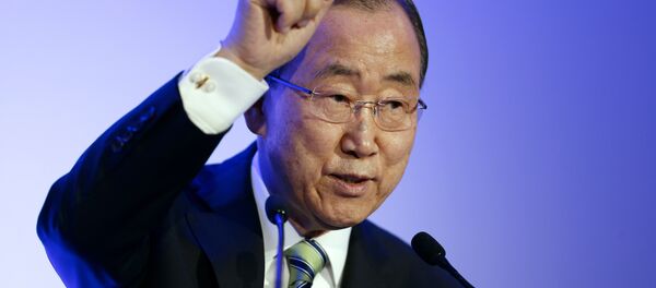 O secretário-geral da ONU, Ban Ki-Moon discursa durante uma conferência sobre mudanças climáticas COP21 em Paris - Sputnik Brasil