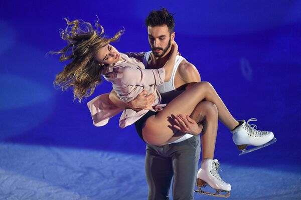 Patinadores artísticos franceses Gabriella Papadakis e Guillaume Cizeron durante a apresentação em Marselha - Sputnik Brasil