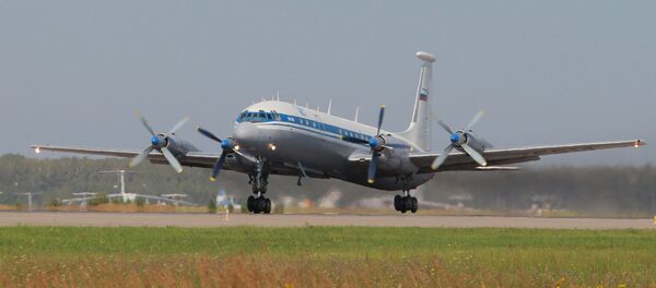 Avião militar russo IL-18 - Sputnik Brasil