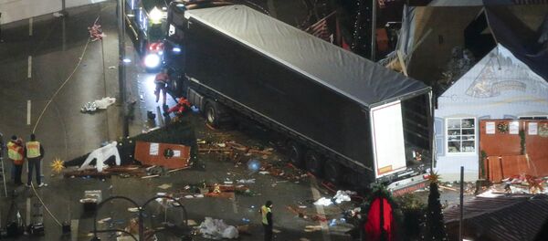 Caminhão usado em atentado terrorista contra uma multidão em Berlim Caminhão usado em atentado terrorista contra uma multidão em Berlim - Sputnik Brasil