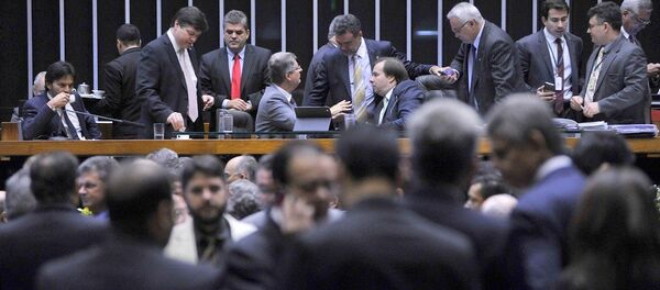 Deputados negociam para a votação do projeto de renegociação dos débitos do estados - Sputnik Brasil