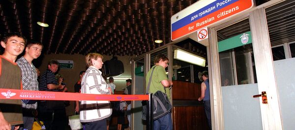 Controle de passaportes no aeroporto internacional de Sheremetevo-2, Moscou, Rússia Controle de passaportes no aeroporto internacional de Sheremetevo-2, Moscou, Rússia - Sputnik Brasil