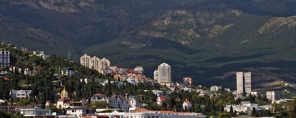 Crimeia, Rússia. Vista de Yalta a partir do mar Negro Crimeia, Rússia. Vista de Yalta a partir do mar Negro - Sputnik Brasil