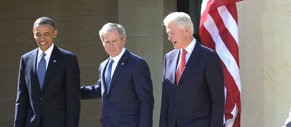 Presidentes dos EUA, Barack Obama, George W. Bush, Bill Clinton, George H.W. Bush e Jimmy Carter na cerimónia perto de Centro presidencial de George W. Bush em Dallas, Texas, EUA, abril de 2013 - Sputnik Brasil