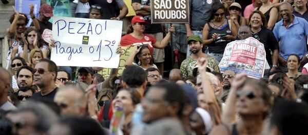Protesto de servidores estaduais no Rio de Janeiro - Sputnik Brasil