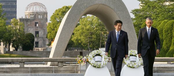O presidente dos EUA, Barack Obama, em visita histórica a Hiroshima, em 27 de maio de 2016, presta homenagem às vítimas da bomba atômica que destruiu a cidade há mais de 70 anos - Sputnik Brasil
