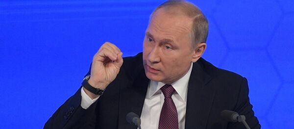 Vladimir Putin gesticula durante a sua coletiva de imprensa anual em 23 de dezembro de 2016 - Sputnik Brasil