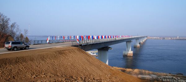 Ponte sobre o canal de Amur na ilha Bolshoi Ussurisky está aberta - Sputnik Brasil