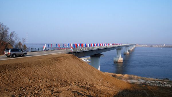 Ponte sobre o canal de Amur na ilha Bolshoi Ussurisky está aberta - Sputnik Brasil