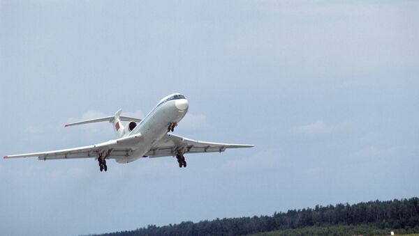 Самолет Ту-154 в воздухе - Sputnik Brasil