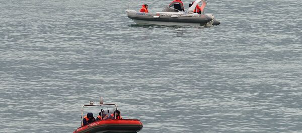 Barcos de resgate no local do acidente do Tu-154 - Sputnik Brasil