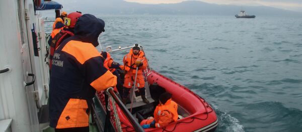 Operação de busca e resgate de passageiros do avião Tu-154 - Sputnik Brasil