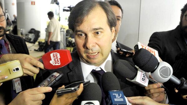 Rodrigo Maia diz que governo pode instituir por decreto contrapartidas dos estados - Sputnik Brasil
