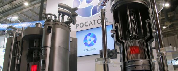 Modelos de reatores nucleares Brest e MBIR no estande da Rosatom - Sputnik Brasil