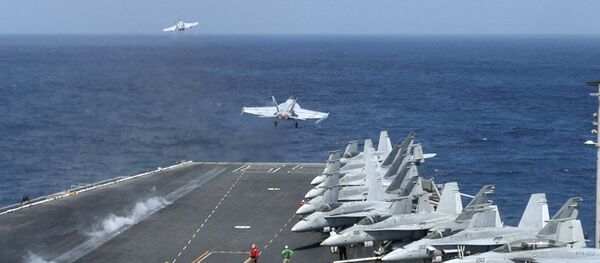 Porta-aviões norte-americano Dwight D. Eisenhower na Somália, 2007 (foto de arquivo) - Sputnik Brasil
