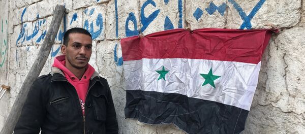Um habitante de Aleppo oriental após seu bairro ter sido libertado - Sputnik Brasil
