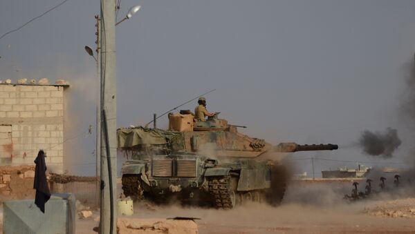 Soldados turcos no tanque M60 lutam contra a vila síria de Beraan, Síria, outubro de 2016 - Sputnik Brasil