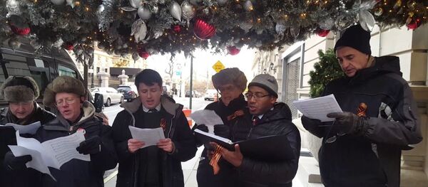 Coro canta hino russo em homenagem às vítimas do acidente com Tu-154 - Sputnik Brasil