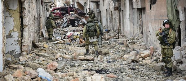 Militares russos em Aleppo recém-libertada Militares russos em Aleppo recém-libertada - Sputnik Brasil