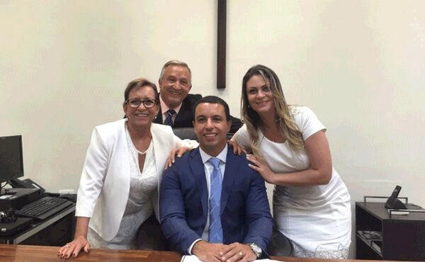 Rogério Lins já em seu gabinete na prefeitura de Osasco após posse  - Sputnik Brasil