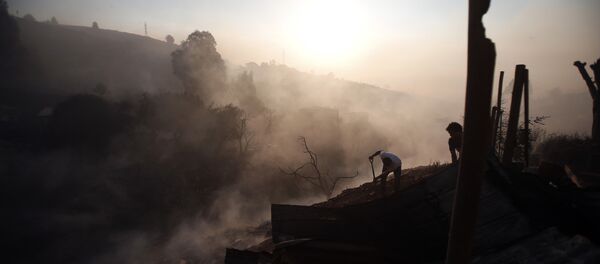 Incêndio florestal em Valparaiso, no Chile Incêndio florestal em Valparaiso, no Chile - Sputnik Brasil