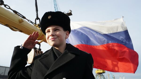 Para ilustração: Jovem patriota durante eventos em homenagem do 90o aniversário do navio Kruzenshtern, em Kaliningrado - Sputnik Brasil