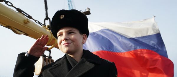 Para ilustração: Jovem patriota durante eventos em homenagem do 90o aniversário do navio Kruzenshtern, em Kaliningrado - Sputnik Brasil