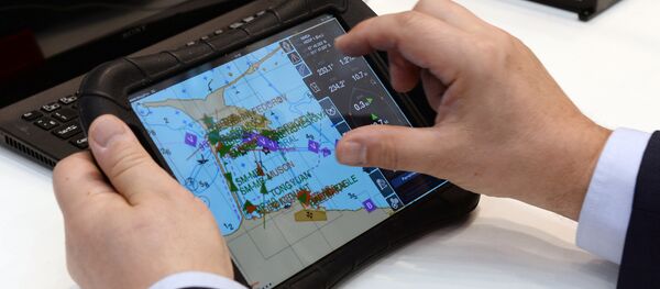 Sistema russo Glonass vista como parte do navegador na exposição internacional Transporte da Rússia em Moscou - Sputnik Brasil