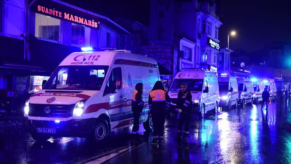 Ambulâncias no local do atentado em Istambul, 1 de janeiro de 2017 - Sputnik Brasil