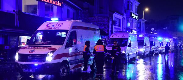 Ambulâncias no local do atentado em Istambul, 1 de janeiro de 2017 - Sputnik Brasil