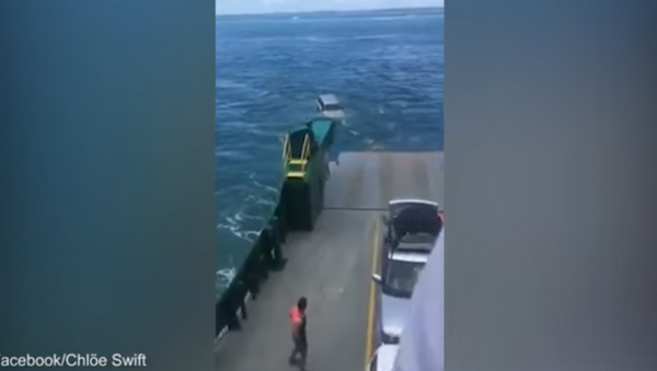 Mayday, Mayday: Car Rolls Off Ferry...Oops - Sputnik Brasil