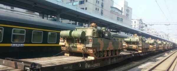 Foto do tanque leve chinês supostamente transportado a base no sul da China - Sputnik Brasil