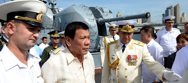 Rodrigo Duterte visita navio russo Admiral Tributs, 6 de janeiro, Manila - Sputnik Brasil