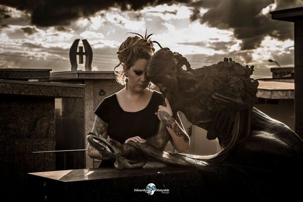 As fotos contam a história de uma mulher que perdeu vários maridos - Sputnik Brasil