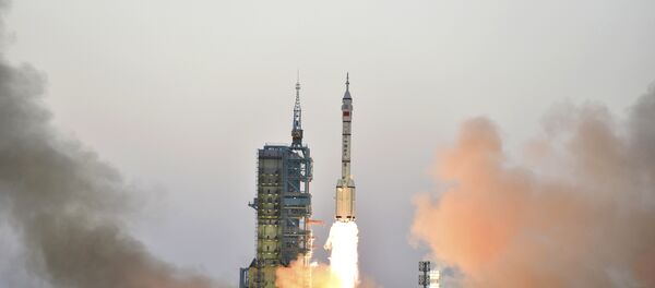 Foguete-portador Long March-2F lançado do Centro de Lançamento de Satélites de Jiuquan, China, outubro de 2016 (foto de arquivo) - Sputnik Brasil