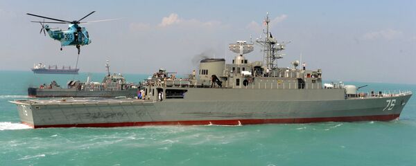 Destróier iraniano Jamaran no Golfo Pérsico - Sputnik Brasil