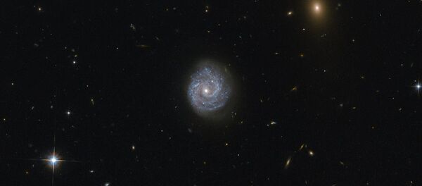 Galáxia na constelação de Virgo, imagem tirada pelo telescópio Hubble - Sputnik Brasil