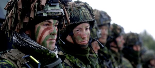 Tropas da Lituânia ao lado de outras forças de 11 países da OTAN, 2 de dezembro de 2016 - Sputnik Brasil