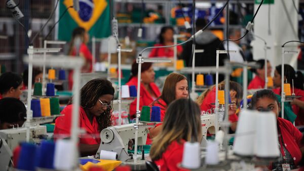 Produção industrial no Brasil sofre queda histórica - Sputnik Brasil