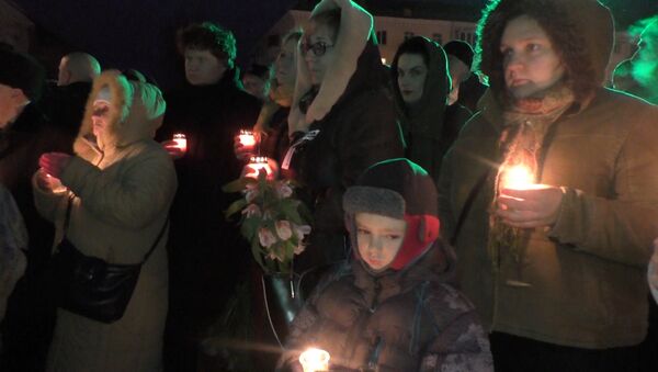 Homenagem às vítimas de Donbass em Lugansk - Sputnik Brasil