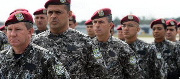 Os primeiros 100 agentes que vão participar da operação desembarcaram em Manaus na manhã desta terça-feira (10) - Sputnik Brasil