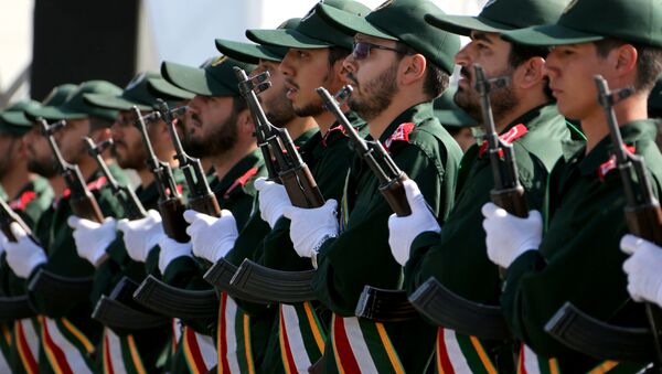 Agentes do Corpo de Guardiões da Revoluçao Islâmica durante a parada militar anual que marca aniversário do início de guerr com o Iraque de 1980-1988, Teerã, Irã, 2015 - Sputnik Brasil