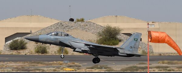Caça saudita F-15 decola da base militar aérea de Khamis Mushayt, Arábia Saudita, 2015 (foto de arquivo) - Sputnik Brasil