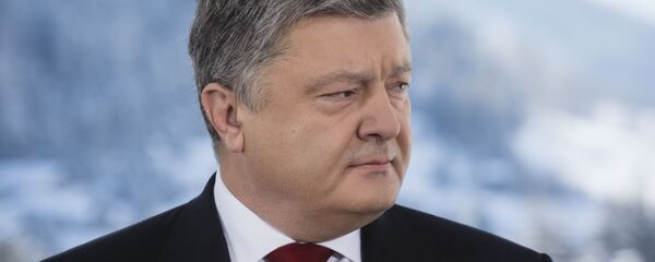 Presidente ucraniano Pyotr Poroshenko durante entrevista para a agência Bloomberg em Davos, Suiça, 17 de janeiro de 2017 - Sputnik Brasil