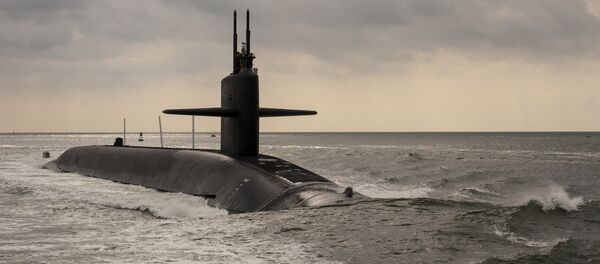 Submarino de mísseis balísticos da classe Ohio USS Maryland (SSBB 738) se deslocando pelo rio de Saint Marys - Sputnik Brasil