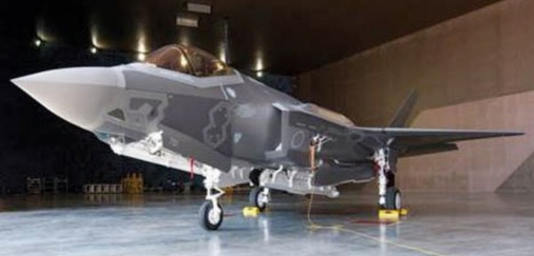 Primeiro caça japonês F-35  - Sputnik Brasil