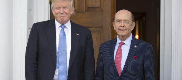 President-elect Donald Trump meets with Wilbur Ross at the clubhouse of Trump National Golf Club November 20, 2016 in Bedminster, New Jersey. - Sputnik Brasil