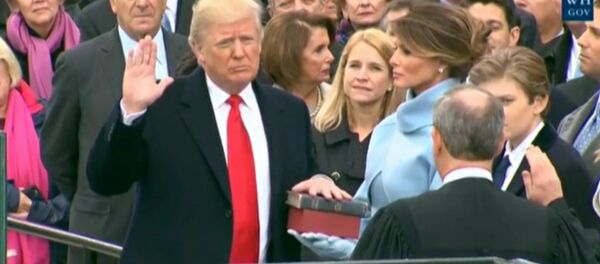 Donald Trump se torna presidente dos Estados Unidos - Sputnik Brasil