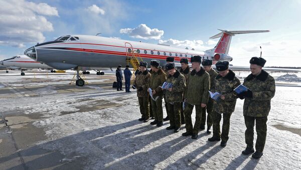 Os treinamentos dos militares russos na região de Chelyabinsk, a bordo do avião Tu-134 - Sputnik Brasil
